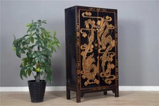 Schrank mit Handbemalung